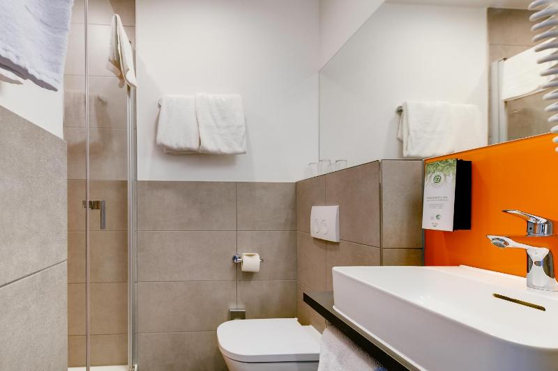 Double Room image 1