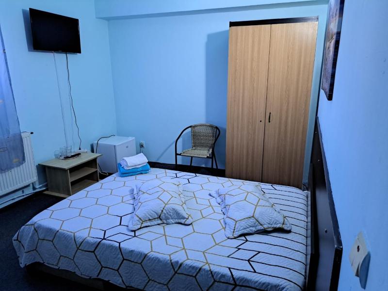 Economy Double Room image 4