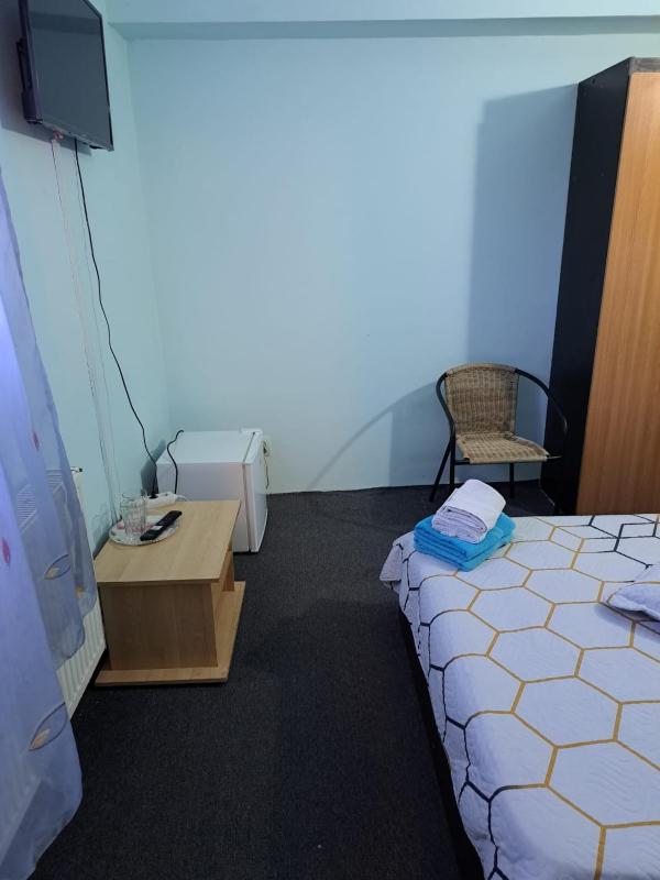 Economy Double Room image 3