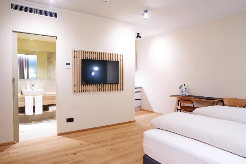One-Bedroom Apartment image 4