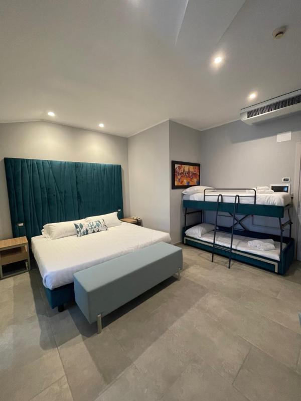 Comfort Quadruple Room image 3