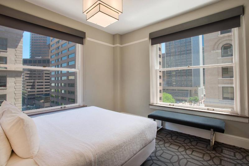 One-Bedroom Suite with One King Bed image 4
