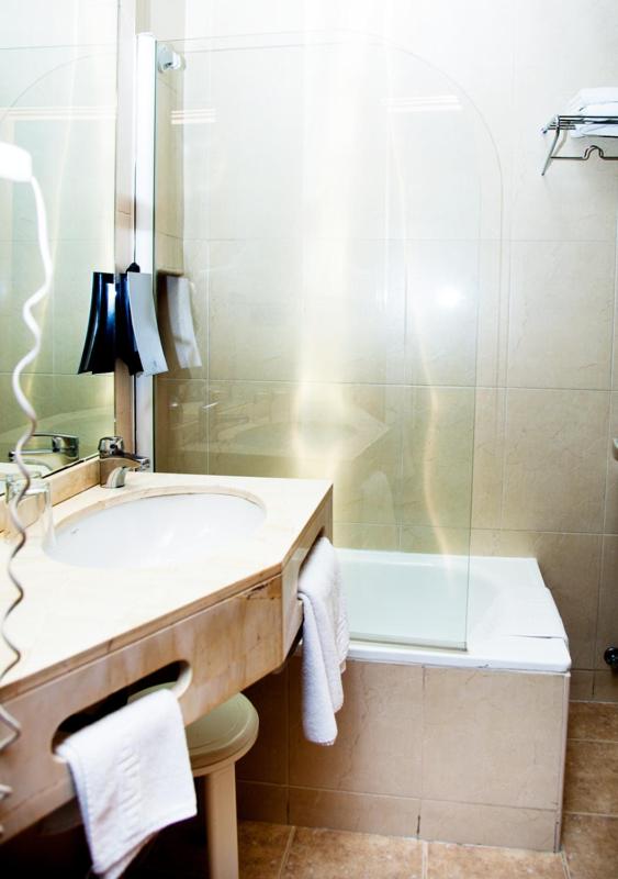 Budget Double Room image 2