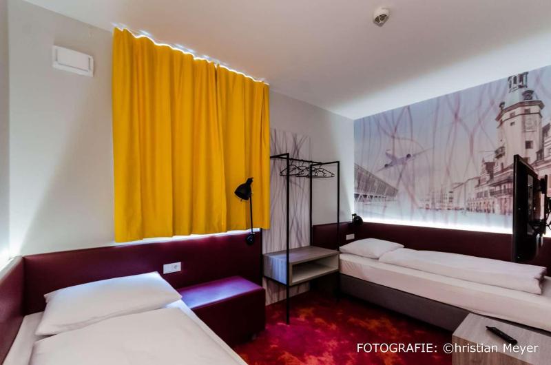 Twin Room image 2