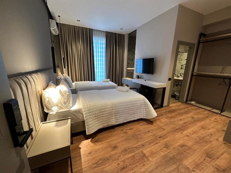 Deluxe Double Room image 4