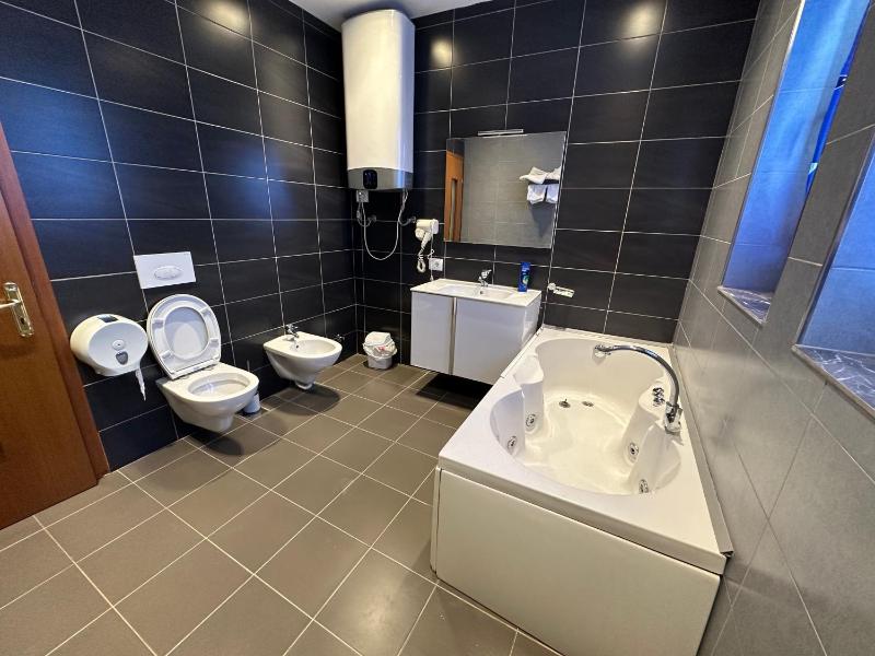 Double Room with Spa Bath image 1