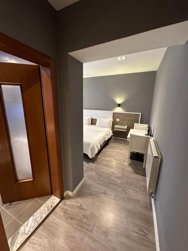 Double Room with Spa Bath image 3