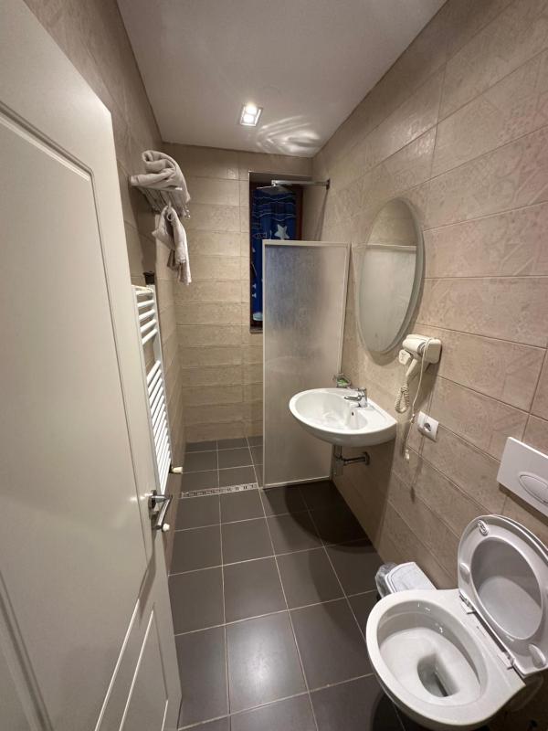 Standard Twin Room image 3