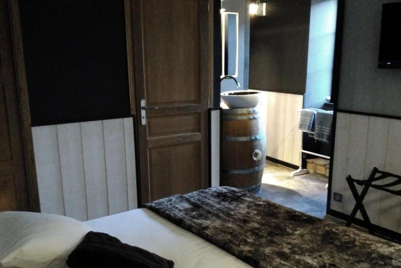 Deluxe Queen Room image 4