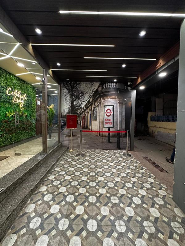 HOTEL ROYAL SUITES + - image 10