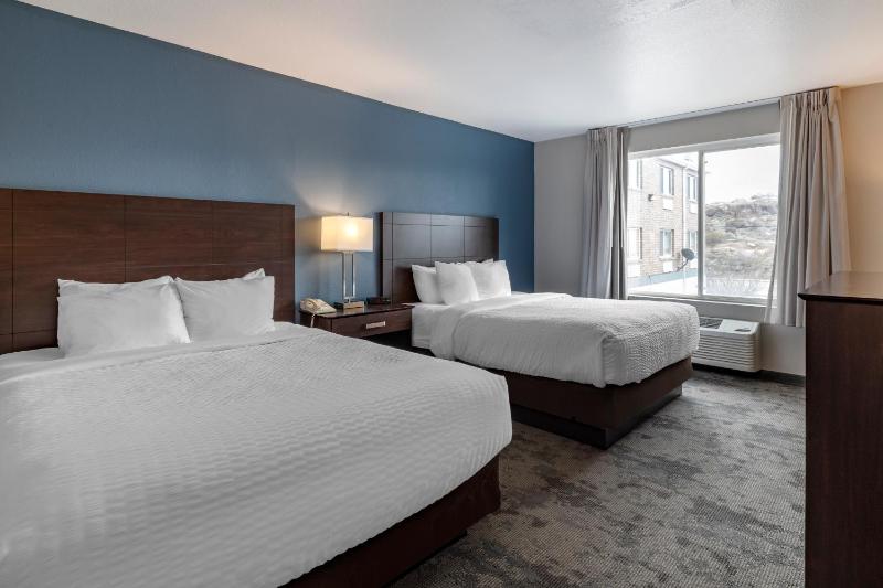 Queen Room with Two Queen Beds - Non-Smoking image 4