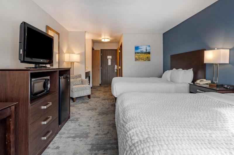 Queen Room with Two Queen Beds - Non-Smoking image 3