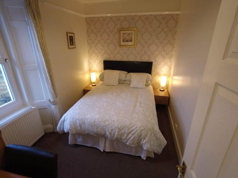 Economy Double Room image 4