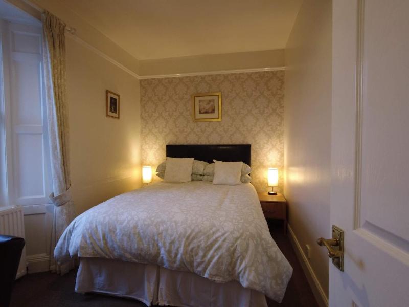 Economy Double Room image 3