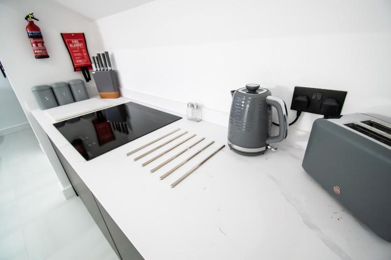 Winter Garden Suites by Sasco Apartments - image 10