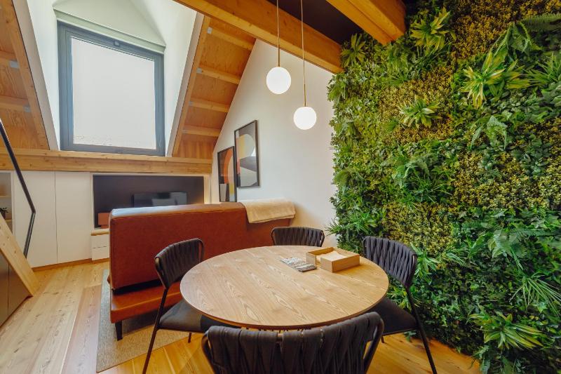 Elegant Downtown Apartment by Vacationy - image 12