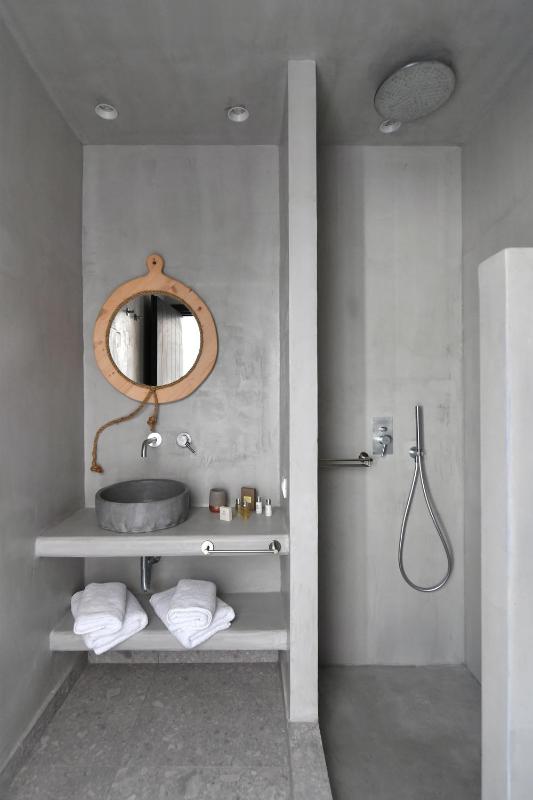 Upbeat Spa Suite Side Sea view image 4
