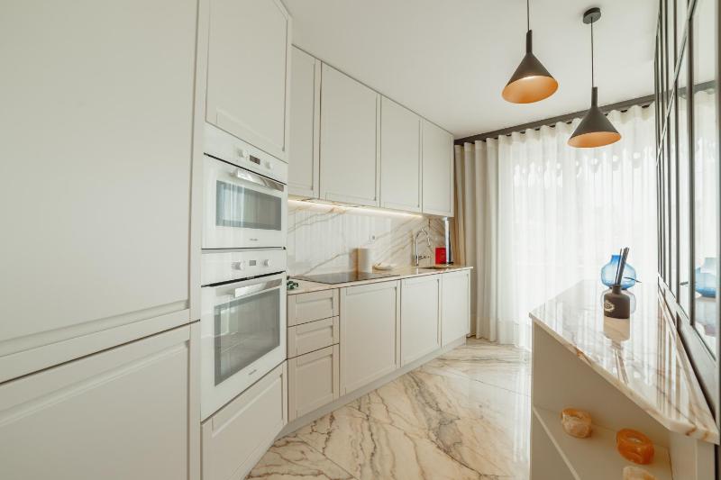 Downtown Penthouse With River View by Vacationy - image 8