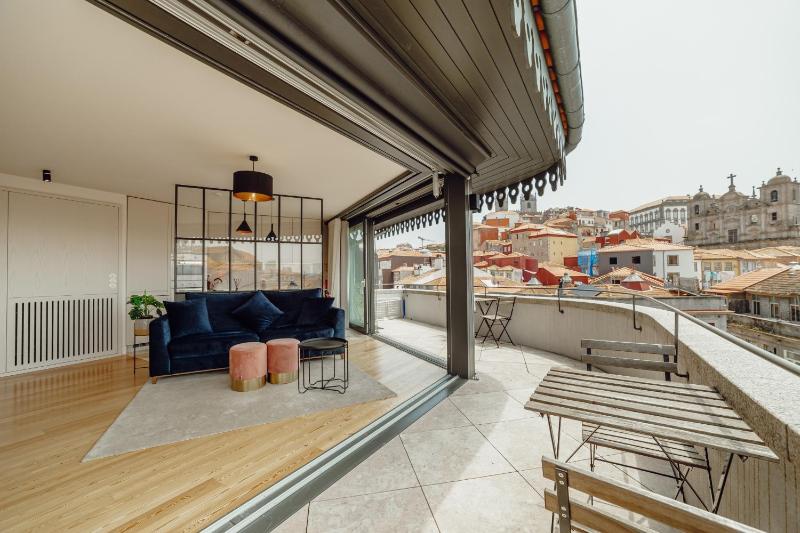Downtown Penthouse With River View by Vacationy - image 4