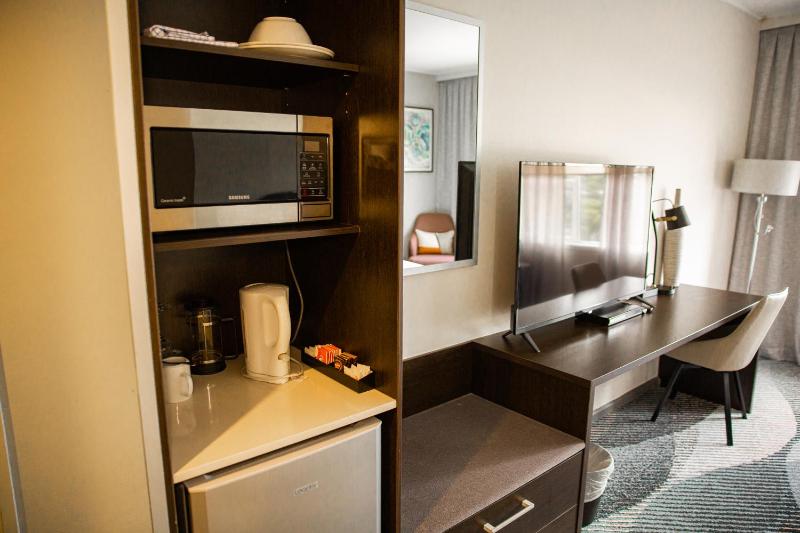 Deluxe Queen Room image 3