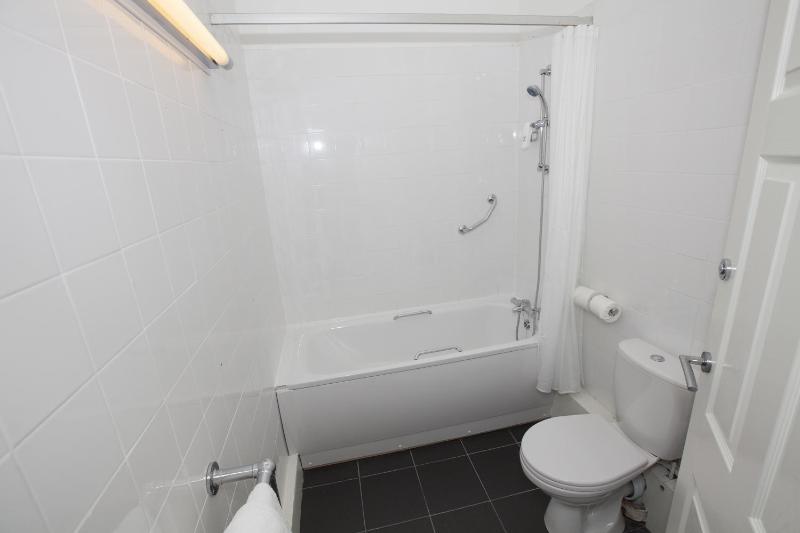 Double Room with Private Bathroom image 2