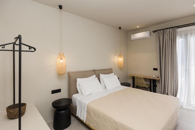 Superior Double or Twin Room with Sea View image 4