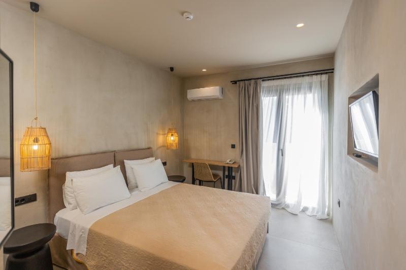 Superior Double or Twin Room with Sea View image 3