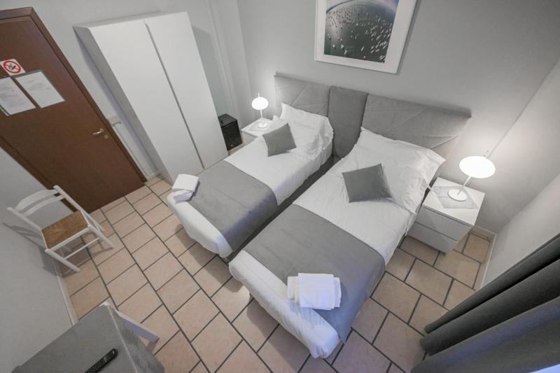 Single Room with Shared Bathroom image 4