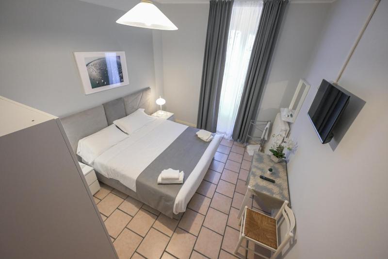 Double Room with Shared Bathroom image 4
