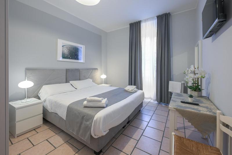 Double Room with Shared Bathroom image 2