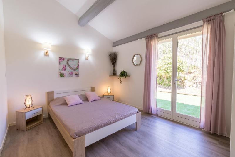 La Félyvonne villa familiale confortable avec sa grande terrasse ombragée et sa vue dégagée sur mer - image 15