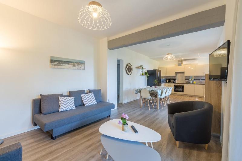 La Félyvonne villa familiale confortable avec sa grande terrasse ombragée et sa vue dégagée sur mer - image 23