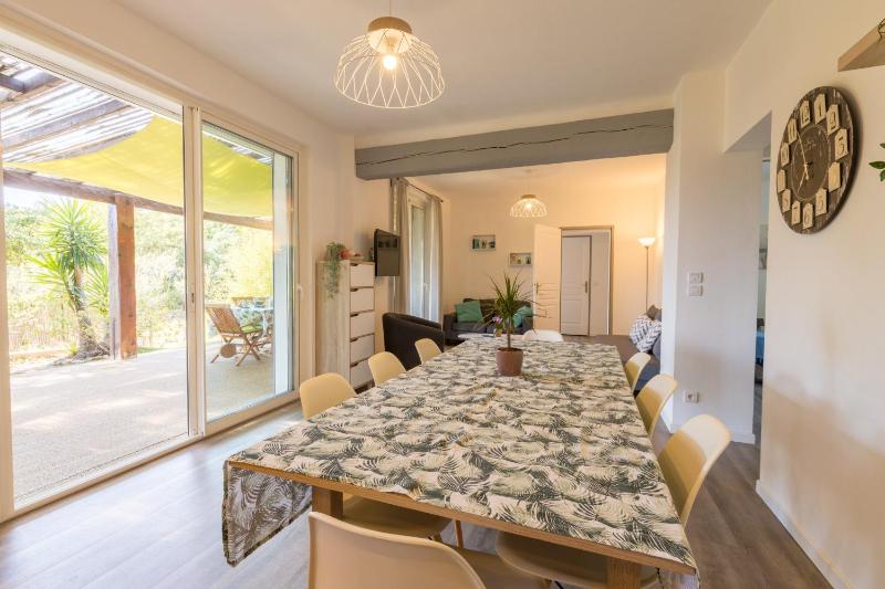 La Félyvonne villa familiale confortable avec sa grande terrasse ombragée et sa vue dégagée sur mer - image 11