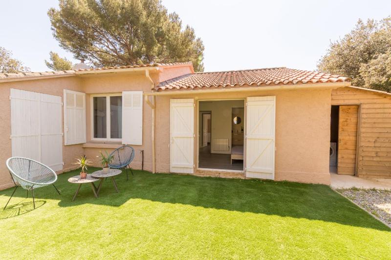 La Félyvonne villa familiale confortable avec sa grande terrasse ombragée et sa vue dégagée sur mer - image 29