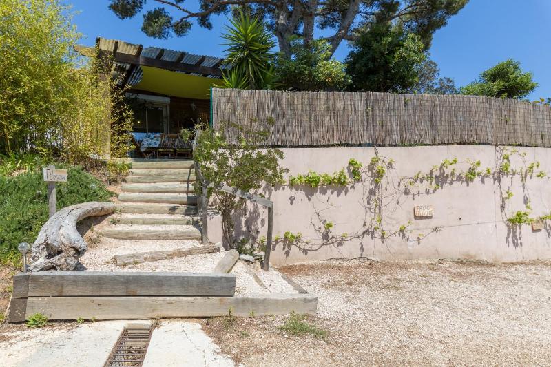 La Félyvonne villa familiale confortable avec sa grande terrasse ombragée et sa vue dégagée sur mer - image 21