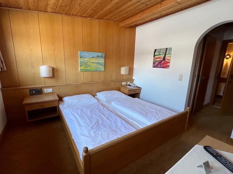 Standard Double Room image 3