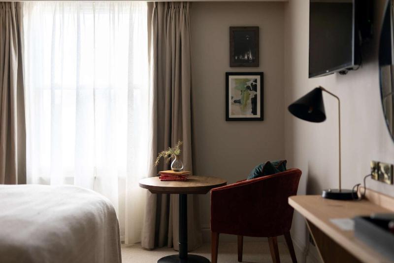 Standard Double Room image 3