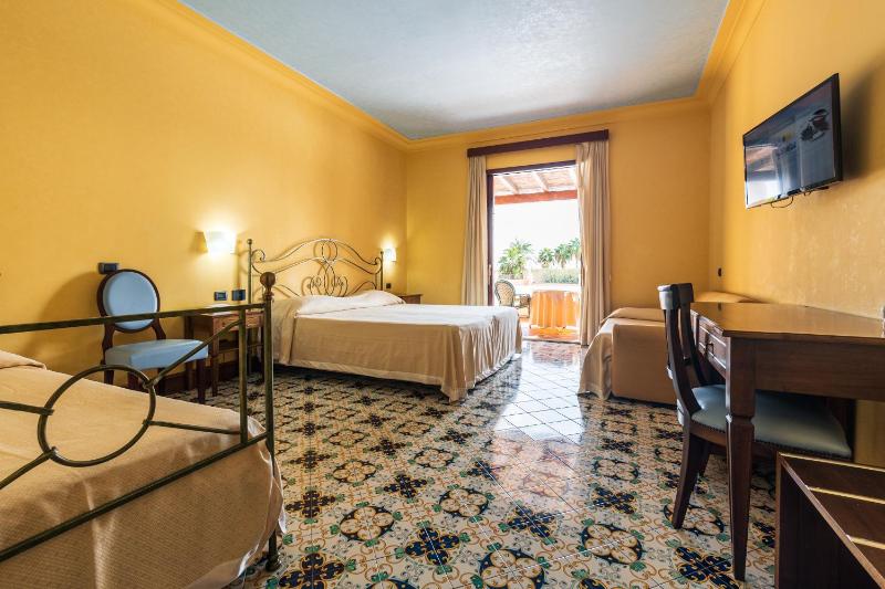 Quadruple Room image 1