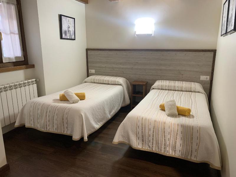 Twin Room image 3