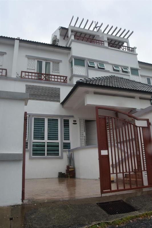 Nimah Seaview Homestay - image 1
