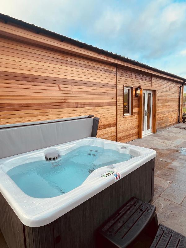 East Learmouth Lakeside Lodges - Larch Lodge Images