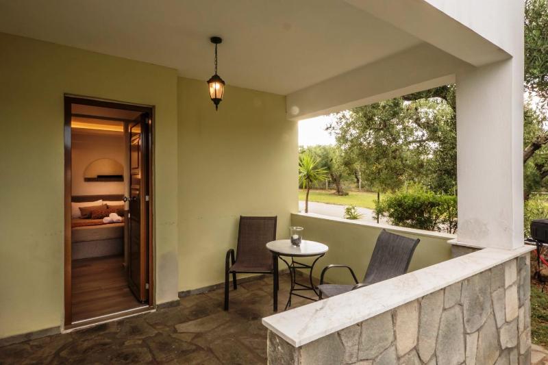 Studio Ground Floor with Garden View  image 2