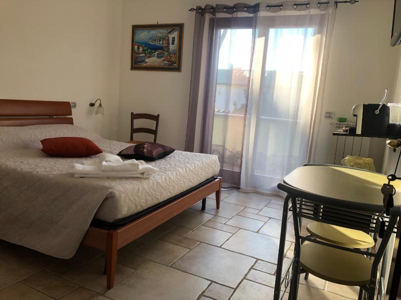 Double Room with Private External Bathroom image 1