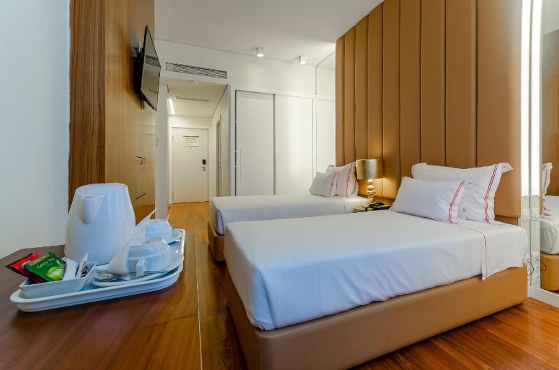 Twin Room with City View image 3