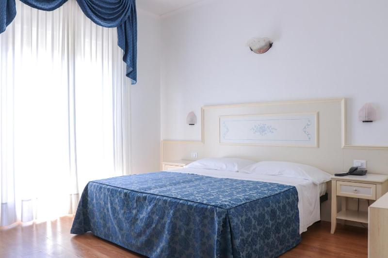 Double or Twin Room with Balcony image 3