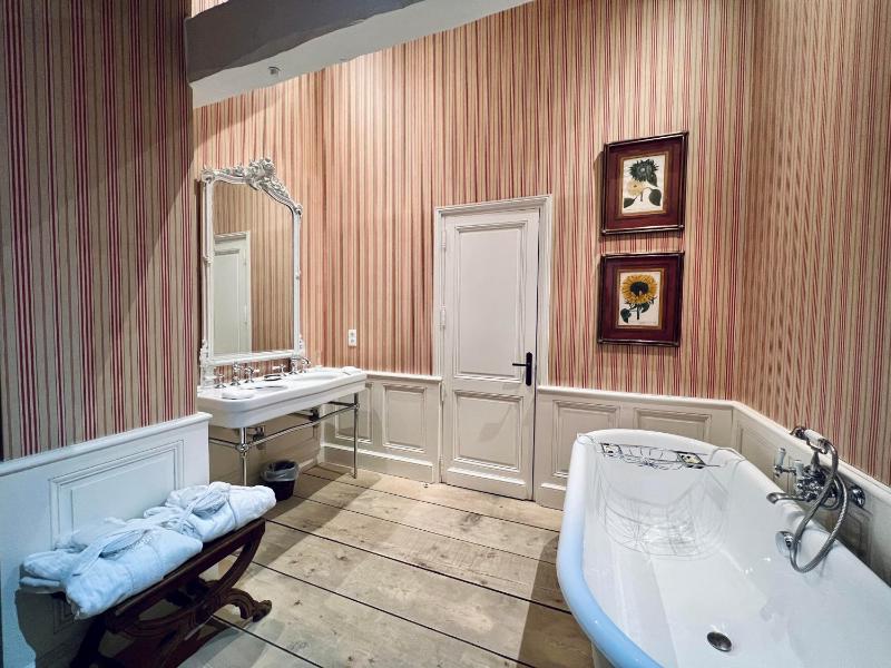 Twin Room image 2