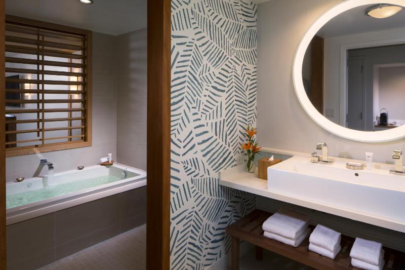 Junior Suite Two Queen Beds - Ocean View image 3