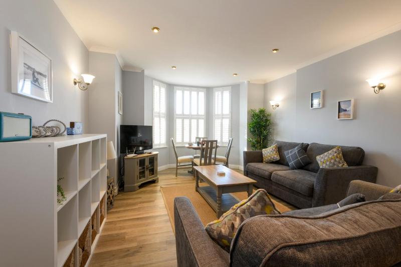 One-Bedroom Sea View Apartment (Twin Beds) - No 21 image 3