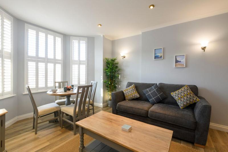 One-Bedroom Sea View Apartment (Twin Beds) - No 21 image 4