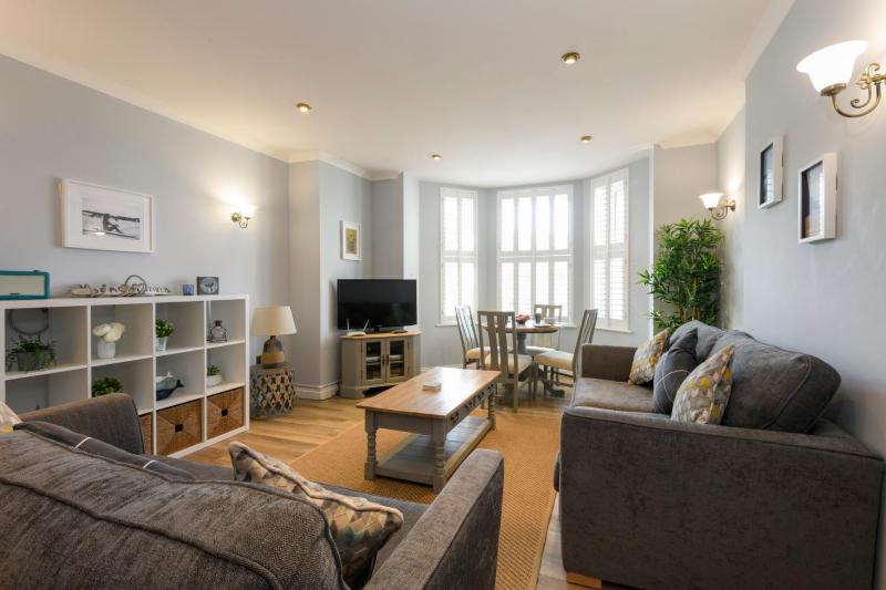 One-Bedroom Sea View Apartment (Twin Beds) - No 21 image 1
